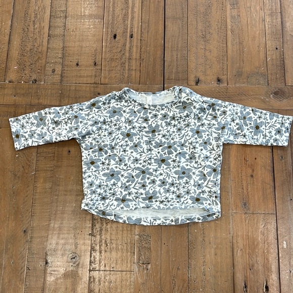 Rylee + cru gray floral long sleeve tee - Picture 1 of 6